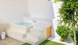 ETHOS Luxury Home - Seaview Villa with Hot-Tub! - Foto 1, Garden, Garden view