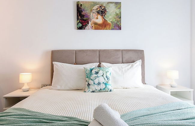 Santorini Villatzio Suites - Photo 2