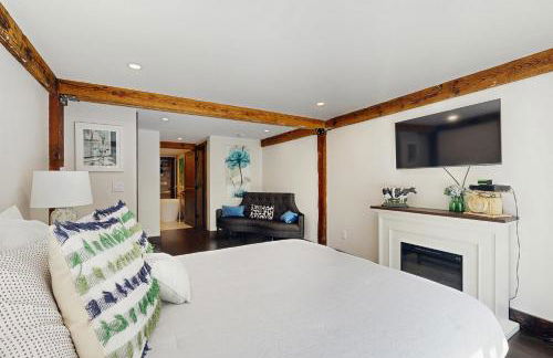 Red Barn & Blueberries - Photo 18