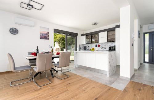 Villa Lavanda -semi-detached villa with a pool and a panoramic view, close to a sandy beach- by TRAVELER tourist agency Krk - Foto 15