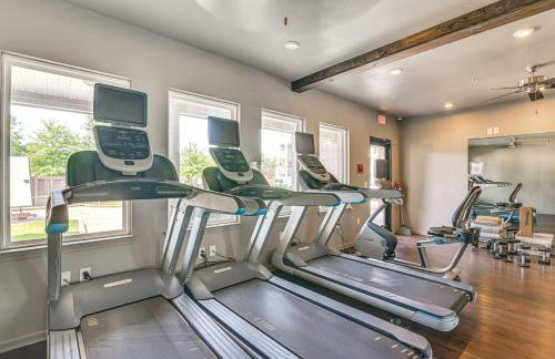 Walk to Stadium, 2 Parking Spots, Balcony & Pool - Foto 19