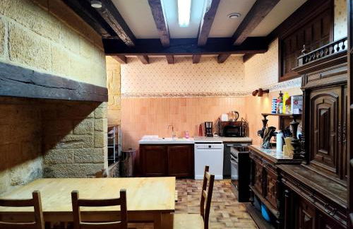 Demeure du XIIIe-XIVe s. dans la cité médiévale. - Photo 4