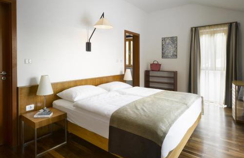 Private luxury Villa BIANCO on Solta for up to 10 persons, heated pool, free parking, very close to the beach! FREE Kajak & Mountainbikes, GREAT living area & privacy! - Foto 5