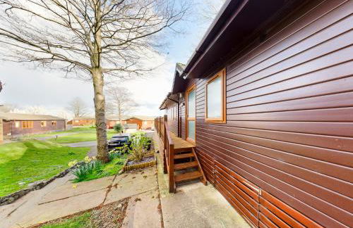 3 Bedroom Lakeview Lodge - Ensuite & Balcony Deck - Foto 7