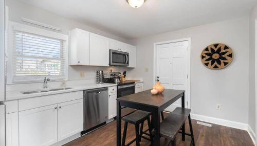 Downtown home! Walk to Bulls Stadium, DPAC & food - Foto 4