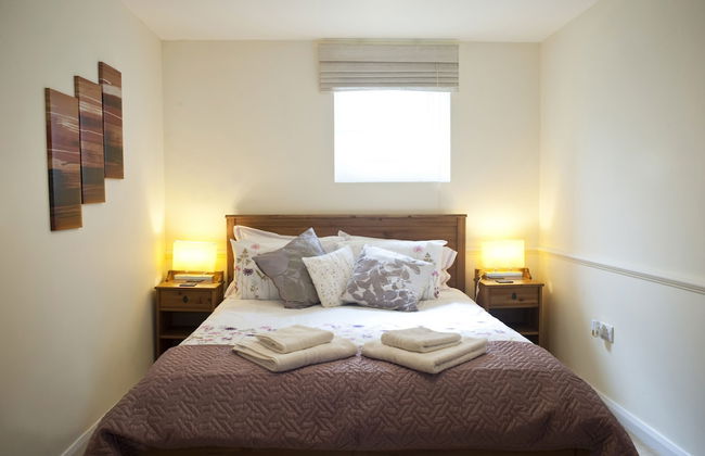 Bryn Melyn Farm Cottages- 5 Luxury Cottages In A Stunning Setting with Wood Fired Hot Tub - Photo 4