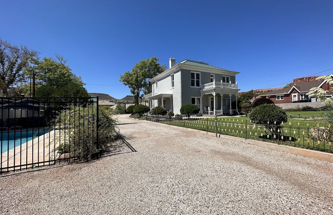 The Cottage @ 241 North - Foto 39