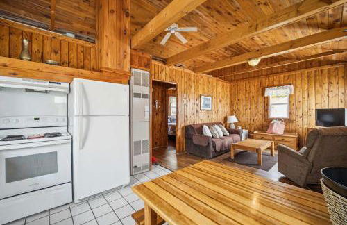 Sunnyside 2BR 1BA Relaxing Lakefront Retreat - Foto 12