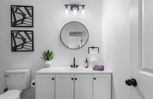 North Vegas Family Oasis 4BR, Pool, BBQ, Games - Foto 21