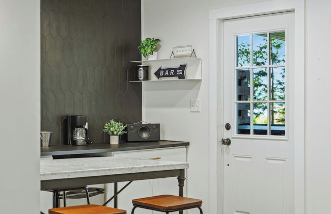 Lake Daze by Avantstay Lakefront w/ Modern Interior, Enclosed Porch & Hot Tub - Foto 22