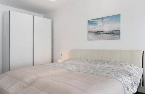 Lopezan home and living - Photo 15