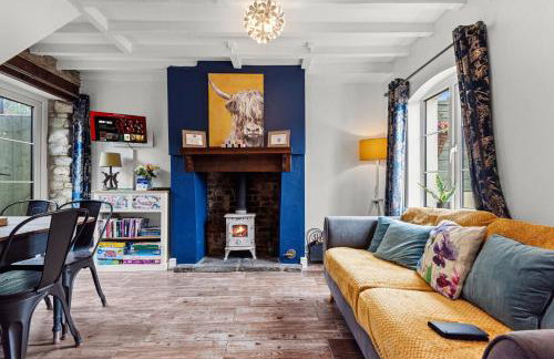 Charming 2-BR Cottage in Stonehouse with Courtyard Garden and Log Fire - Foto 6