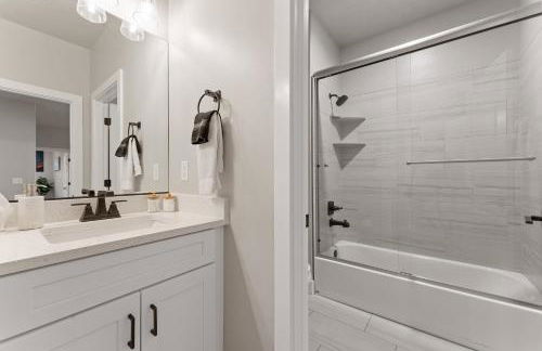 Zion Village Resort 2053 Brand New Home!! Private Pool, Hot Tub, and 35mins from Zion National Park - Foto 44