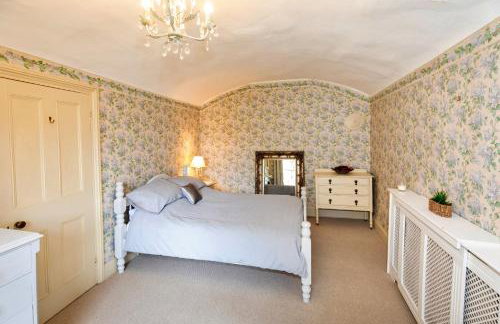 Finest Retreats - Islip Mill House - Beautiful Riverside Home - Photo 18