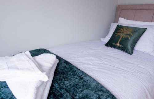 Spacious Cosy 3-Bedroom Home - Photo 25