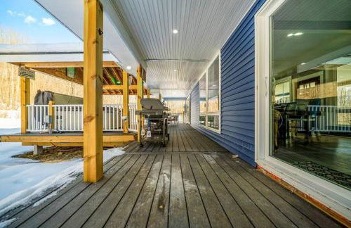 New Sunday River Ski Retreat with Hot Tub Spa - FirePit Sleeps 16 - Foto 66