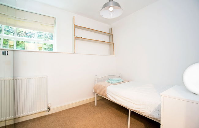 Apartment 2 The Grove - Photo 3