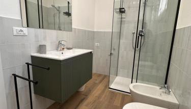 Appartamento centrale ristrutturato, vicino alla stazione e alla pista ciclabile - Casa RosAmare - Photo 5, towels, Shower