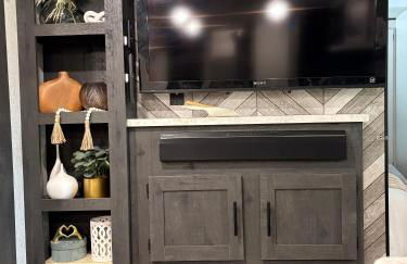 Modern Luxury RV Retreat, Your Cozy Tiny Home - Foto 55