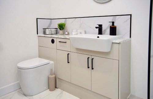 Charming two-bed cottage in rural Wolds village - Foto 24