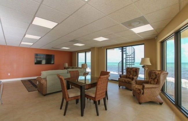 Beautiful Unit In One Of The Most Prestigious Condo Complex In Islamorada 2 Bedroom Condo by RedAwning - Photo 17