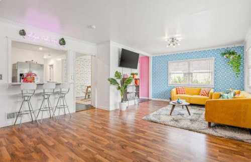 Indy Palm Pad with Patio & Tiki Bar-Mid-Century Charmer-Family Friendly - Photo 8