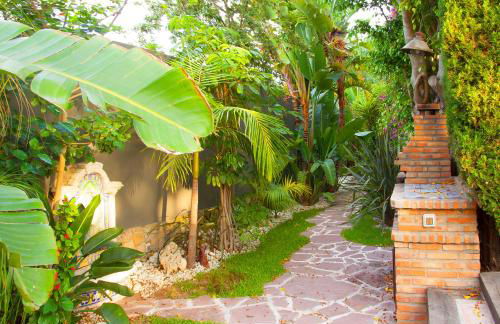 Villa de Lujo con Jardines y Piscina - Foto 42