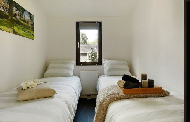 House on Water, Surrounded by Nature - Photo 2