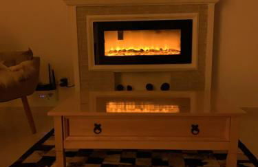 Sacada com ar, rede, pôr do sol, lareira e cinema no Candeias - Foto 19