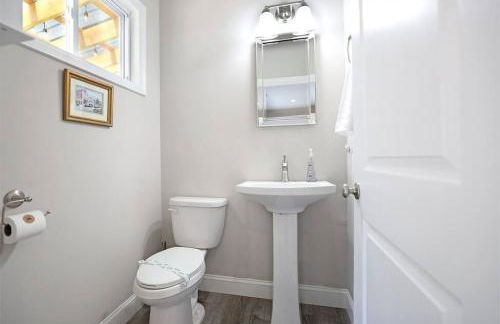 Bungalow Dream w Hot Tub, Fenced Yard & Fire Pit - Foto 51