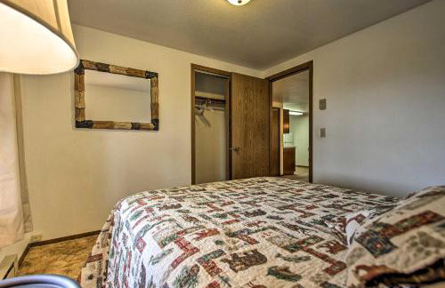 Cozy Angler's Apt - Steps to Trout Fishing River! - Foto 13