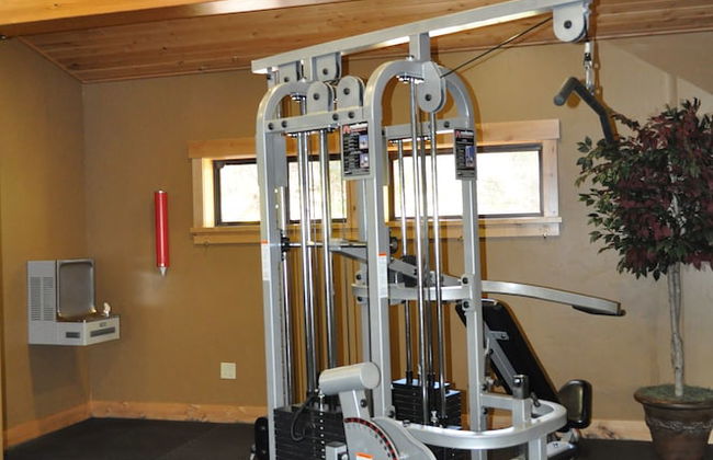 Olympic Village Inn - Photo 31