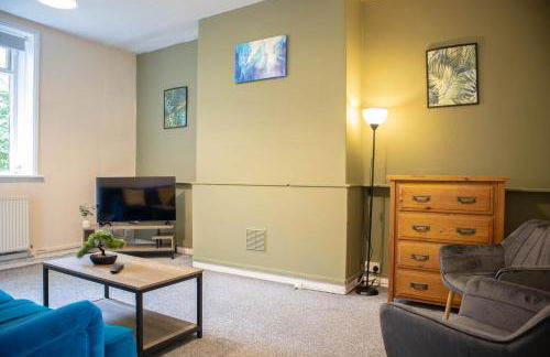 3 Bedroom House - Free Parking-Hospital-Contractors-Families - Long Stay Rates Available - Photo 14