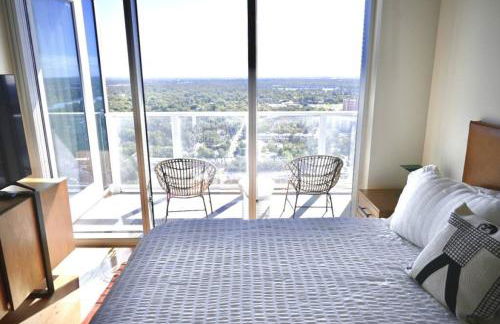 Luxury 1BR with Views, Rooftop Pool and Walk To Rainey St. - Foto 20
