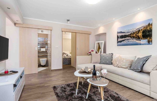 Modern Comfort With Shared Pool & Lush Green Surroundings in Kastav - Foto 19