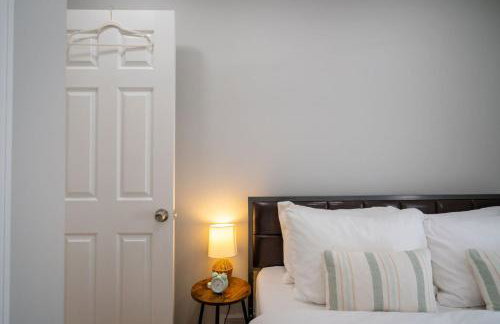 3Bed 2Bath Luxury Lake House on Myers Bay Private Pier Beach Firepit and Deck - Foto 36