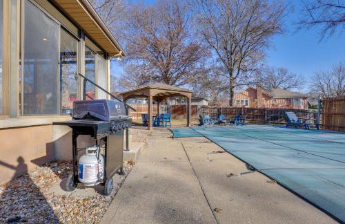 3,000-Sq-Ft Group Getaway with Pool Near Kansas City - Foto 35