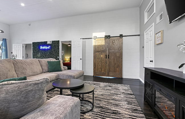 The Waterfront - Waterslide Game Room Sleeps 26 - Foto 13