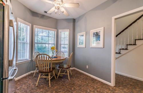 NEW LISTING! Views of Intracoastal Waterway - Sleep 4 - Foto 16