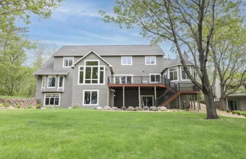 Immerse in Luxury Grand 5BR Lakefront Haven Views - Foto 23