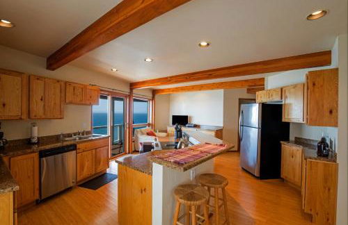 Amazing Oceanview 2 bedroom Oceanfront! by OceanviewHotTubs Shelter Cove, CA Tesla EV Station - Foto 24