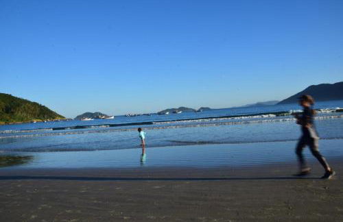 Apartamento a beira mar completo com churrasqueira - Foto 27