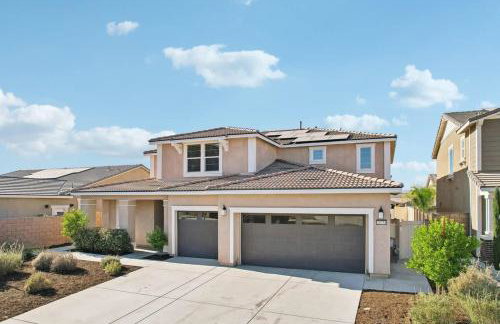 Entire Private Home with 5 Bedrooms 3 Bathrooms, 3000 sqft, Gated Yard, Garage, Nice View, Available Now - Foto 28