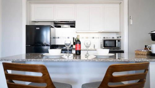 CITY VIBES - Modern Suite in the heart of Downtown - Foto 3