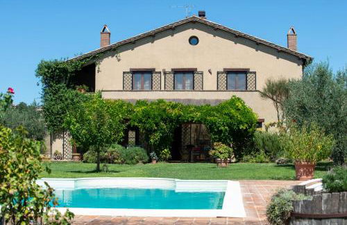 Tenuta di campagna con piscina immersa nel verde - Foto 2