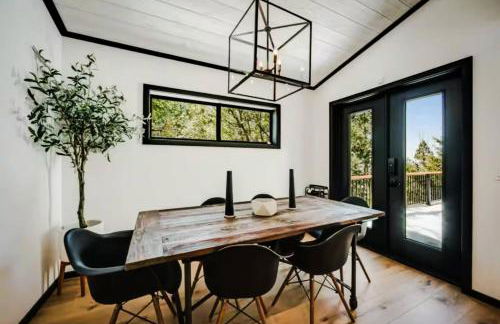 Haven at Cedar Haus Luxury 1BR Escape w Hot Tub EV Charger Gourmet Kitchen Fully Fenced Yard Dogs OK - Foto 20