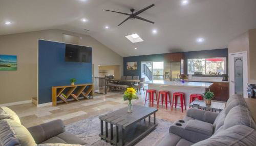 Large Pool Home on Two Acres with Views! - Foto 4