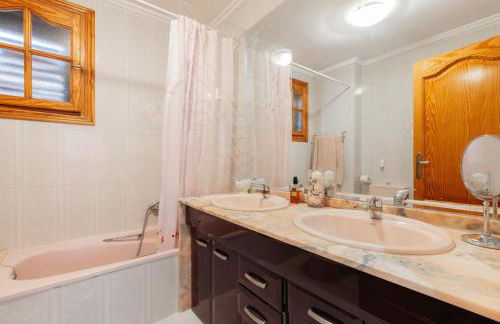 chalet, villa rodeada de naturaleza piscina a doce klm de Valencia y 7 del aeropuerto - Photo 24