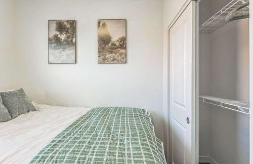 Cozy Stay by Clark Fork River and near DT - Foto 25