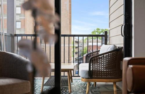 PFR Suites - Highland, 3BR 2BA Shadyside Condo, Penthouse Unit, 2 Decks, Off-Street Parking, 4th Floor Walkup - Foto 37